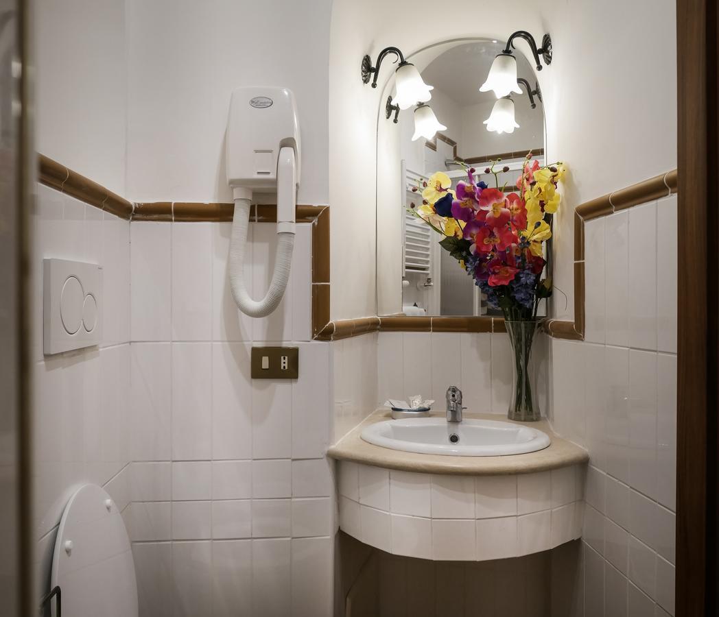 Hotel 4 Coronati Roma Ngoại thất bức ảnh